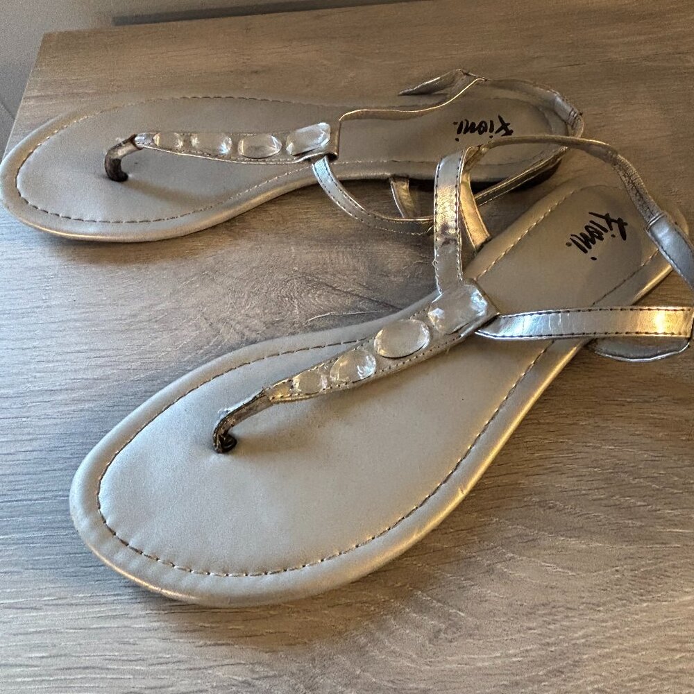 Size 8 Silver Fioni Sandals